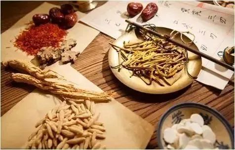 外阴白斑如何治疗？